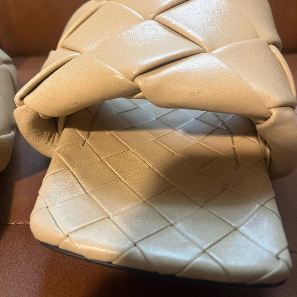 Bottega Veneta Lido Sandals Size 38 Cream Intrecciato Woven Leather Slides - Picture 11 of 16